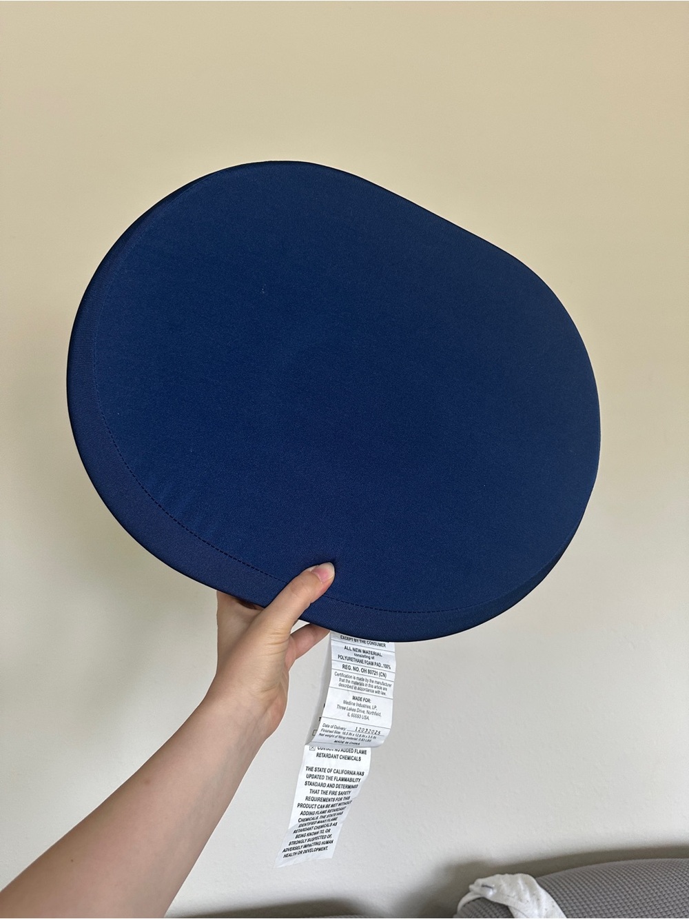 Donut tailbone relief pillow